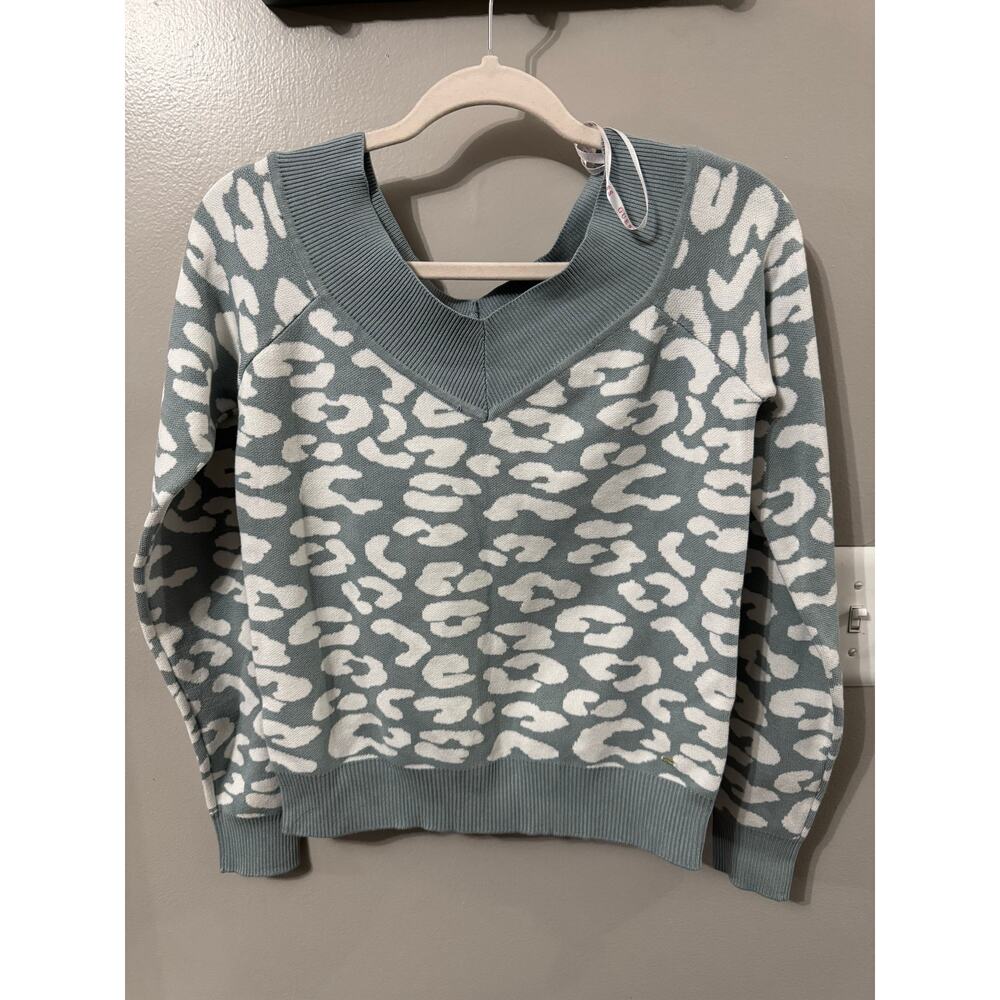GUESS Women’s Sweater V-Neck Sz Large Animal Print